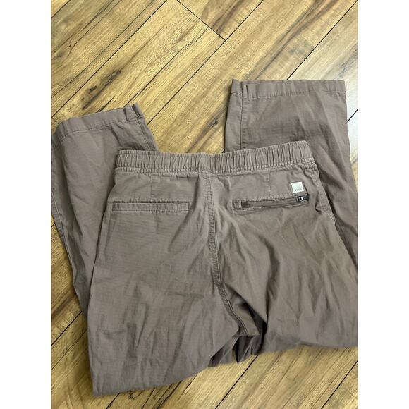 Vuori size small women’s cropped Ripstop pants - Picture 3 of 4